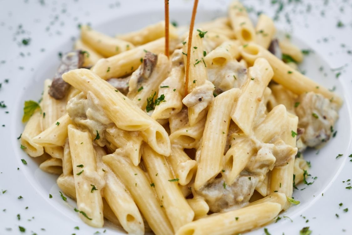 Creamy short pasta with herbs